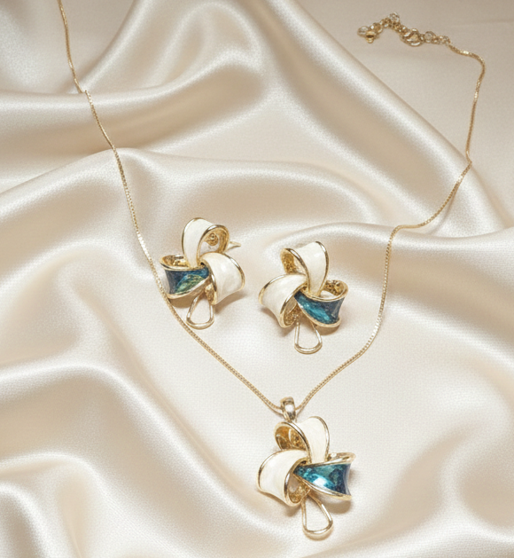Cream & Blue Chain set #J33